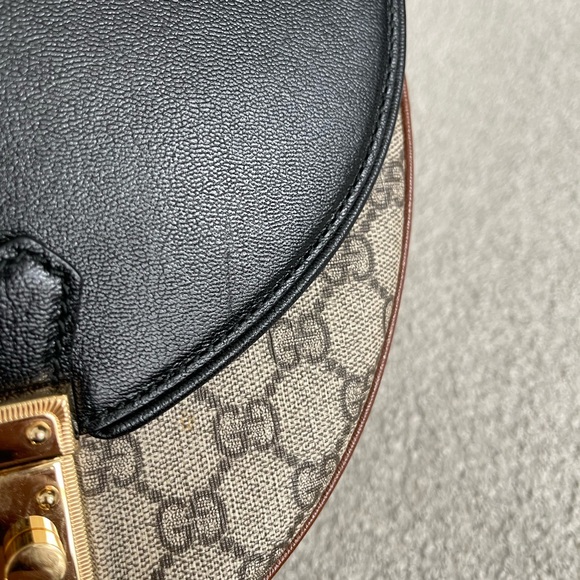 Gucci Padlock Saddle Crossbody - Picture 4 of 16